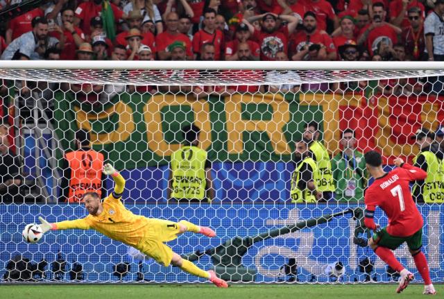 开云体育官网登入-加时赛失点后痛哭 点球大战第一个射进 C罗有种!